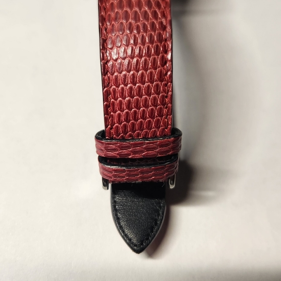 GUCCI WOMEN'S RED LEATHER WATCH - Picture 5 of 6